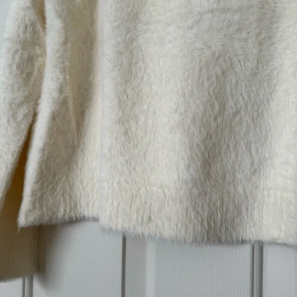 Universal Thread Ivory Fuzzy Sweater Mock Neck Women's Large EUC - Picture 4 of 6